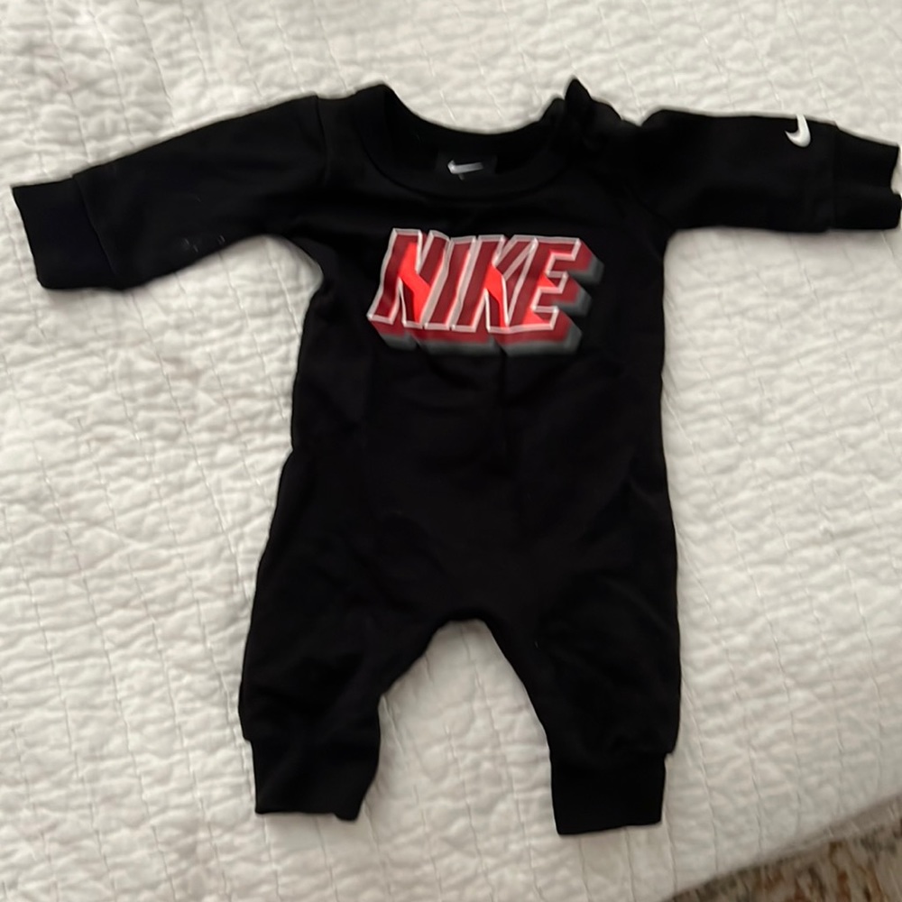 Nike newborn, long sleeve romper